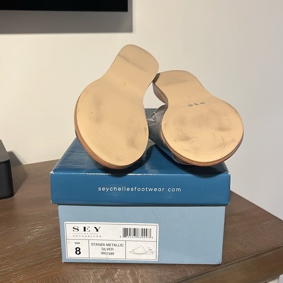 Sey by Seychelles silver flat shoe - Picture 2 of 3